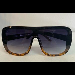 Sleek Babes Singlasses